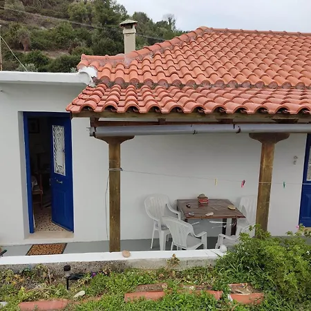 Traditional House Near The Sea * Platana