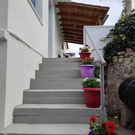 Hébergement de vacances Traditional House Near The Sea *