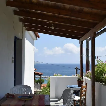 Traditional House Near The Sea Holiday home Platana