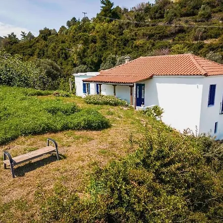 Hébergement de vacances Traditional House Near The Sea